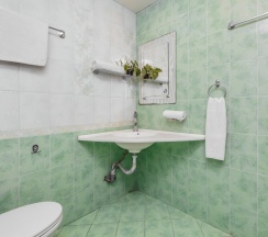 Шестиместные апартаменты с 2 комнатами с видом на внутренний двор в Green rent