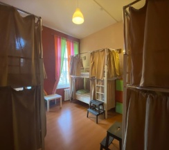 Место в 6-ти местном общем номере со шторками в Cuba coliving