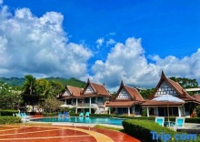 Двухместная вилла Royal с видом на бассейн двуспальная кровать в Aura Samui Best Beach Hotel