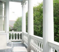 Номер Grand с балконом в Melrose Mansion