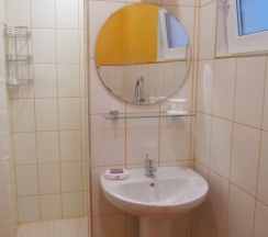 Двухместный номер Standard с балконом и с красивым видом из окна двуспальная кровать в Горная Лаванда