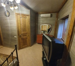 Трехкомнатный номер (в Мини-отель на Анджиевского д.26) в Тамара