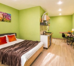Трёхместная студия Comfort в Апартаменты Room-Room Кировский 1