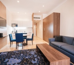 Люкс Гранд с рабочим кабинетом (Апартамент с 1 спальней) в Кортъярд Марриотт Сочи Красная Поляна