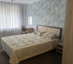 Четырёхместный люкс с 3 комнатами с балконом и с красивым видом из окна в Галкино