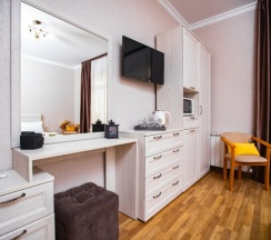 Семейный с двумя изолированными спальнями до 6 гостей с балконом в Джульетта