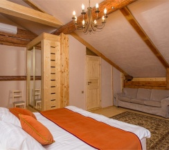 Улучшенный двухместный номер (без окна) в Маросейка 2/15