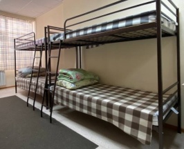 Место в восьмиместном мужском номере в 4Комнаты