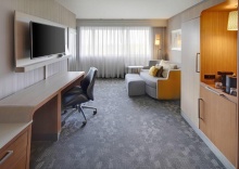 Двухместный люкс двуспальная кровать в Courtyard by Marriott Austin-University Area