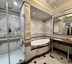 Улучшенный номер с видом на город в Taleon Imperial Hotel