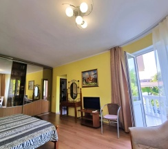 Двухместный люкс с балконом и с красивым видом из окна двуспальная кровать в Милана