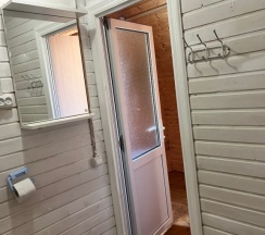 Коттедж с 2 комнатами с балконом в Тихая гавань