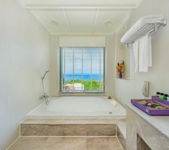 Люкс Jacuzzi Diamond в Diamond Cliff Resort & Spa, Patong Beach