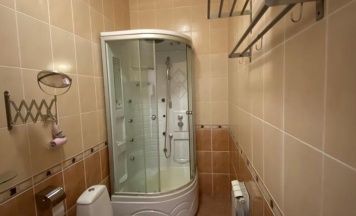 Номер стандарт с 1 двуспальной кроватью в R house