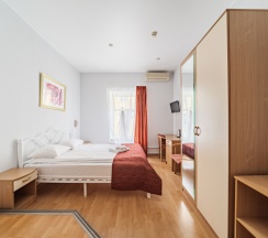 Стандартная комната с двуспальной кроватью в Октавиана