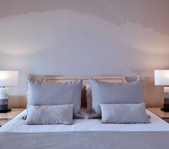 Номер Deluxe с видом на воду в Aphrodite Hills Hotel