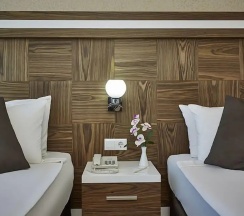 Двухместный номер Standard с балконом 2 отдельные кровати в Отель Royal Towers Kiris
