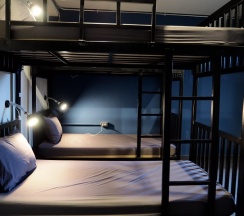 Кровать в общем номере в Yamyen Hostel