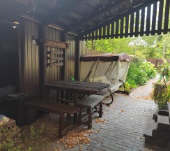 Дом с мангальной зоной в Гостевой дом в лесу у залива