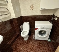 Шестиместные апартаменты Standard с 2 комнатами с балконом и с видом на город в Квартира в Престиж Хаус