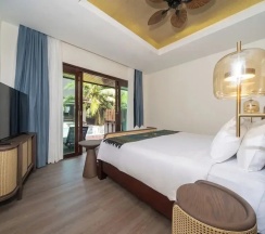 Двухместная вилла с балконом двуспальная кровать в Howard Johnson by Wyndham Phuket Naiyang