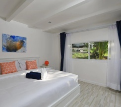 Двухместный номер Deluxe с видом на сад двуспальная кровать в Kata White Villas