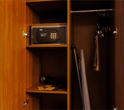 Номер Privilege Luxe c большой двуспальной кроватью в МЕРКЮР ТЮМЕНЬ ЦЕНТР