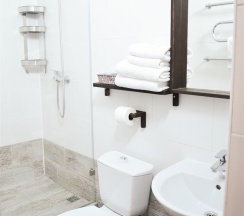 Стандарт с двуспальной кроватью и балконом в Альпийский двор