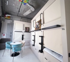 Одноместная капсула в мужской зоне (верх) в Deep Hotels