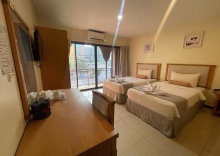 Двухместный номер Deluxe с балконом двуспальная кровать в Babylon Residence Inn pattaya