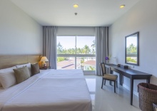 Люкс с балконом в Kantary Beach Hotel Villas & Suites, Khao Lak