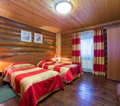 Коттедж восьмиместный с видом на озеро в Покровское