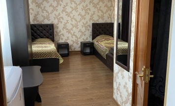 Двухместный номер с 2 односпальными кроватями с видом на горы в Морской бриз