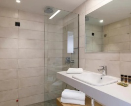 Двухместный номер Superior с частичным видом на море (2 отдельные кровати) в Aquarium View Hotel
