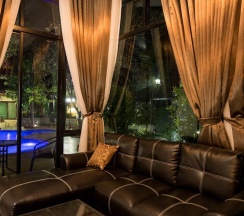 Студия с балконом и с красивым видом из окна в Foresto Sukhothai Guesthome