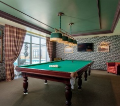 Двухместный люкс с красивым видом из окна двуспальная кровать в Villa Romanov Wine Club & SPA