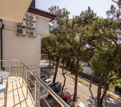 Номер первой категории "Улучшенный комфорт с балконом" в Mari