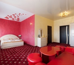 КОМФОРТ с ванной (в красных тонах). Старый номерной фонд в MaxxRoyal