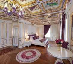 Двухместный люкс Mansion Premium с видом на море двуспальная кровать в Отель Seven Hills Palace