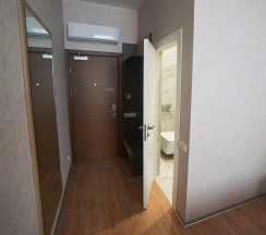 Стандартный номер с двумя кроватями и видом на озеро в F911