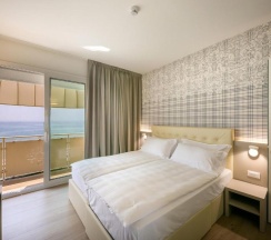 Двухместный номер Standard с видом на море двуспальная кровать в Hotel Le Lampare