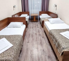 Кровать в 4-местном общем номере в Smart Hotel KDO Миасс
