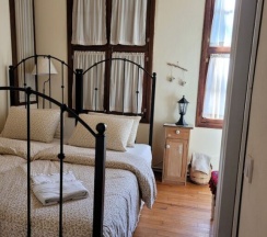Двухместный номер Standard двуспальная кровать в Ayvalik Sarigelin Pansiyon