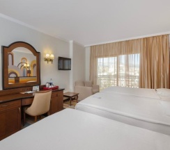 Трёхместный номер Comfort Standard с видом на море в Megasaray WestBeach Antalya
