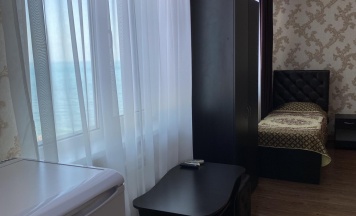 Двухместный номер с 2 односпальными кроватями с видом на горы в Морской бриз