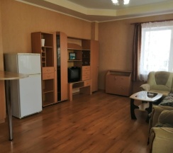 Люкс с 2 комнатами с балконом и с красивым видом из окна в Актай