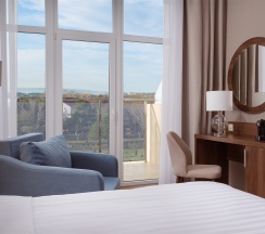 Номер Deluxe с балконом и видом на бассейн - с 2 односпальными кроватями в Movenpick Resort&SPA Anapa Miracleon