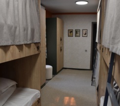 Кровать в общем номере в Aruu Hostel