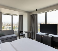 Номер улучшенный с 1 двуспальной кроватью с видом на город в Hyatt Place Ekaterinburg