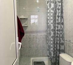Трехместный номер с двуспальной и односпальной кроватью в Самсар